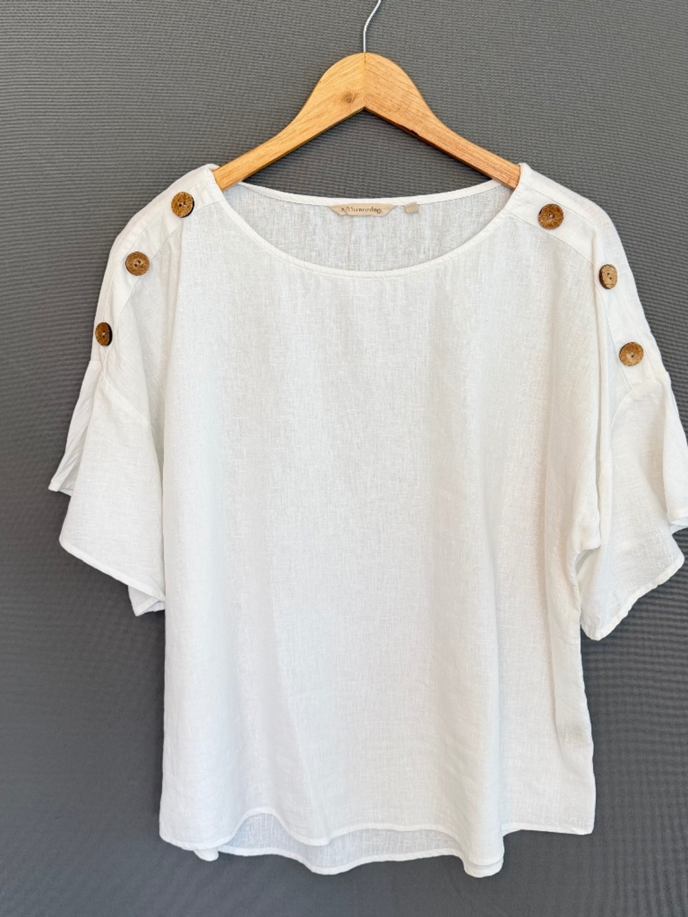SOFT SURROUNDINGS Large Andrea Linen Blend Pullover in White with Button Accents
